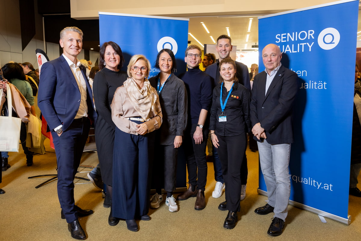 Foto FAB v.l.n.r. Michael Witsch (Landesdirektor Wiener Städtische Versicherung - Goldpartner Senior Quality), Brigitte Pernter (Leitung Personalentwicklung Holding Graz- Goldpartner Senior Quality), Gabi Lechner (Vizepräsidentin der WKO Steiermark - Gastgeber und Silberpartner Senior Quality), Martina Schröck (Leitung Senior Quality), Robert Krotzer (Stadtrat für Arbeit und Beschäftigung, Fördergeber Stadt Graz), Marko Krapec (Head of Employee Experience) & Ines Wagner-Schwartz (Employee Experience Consultant McDonald’s Österreich - Goldpartner Senior Quality), Christian Namor (Geschäftsstellenleiter Arbeitsmarktservice Graz West und Umgebung)